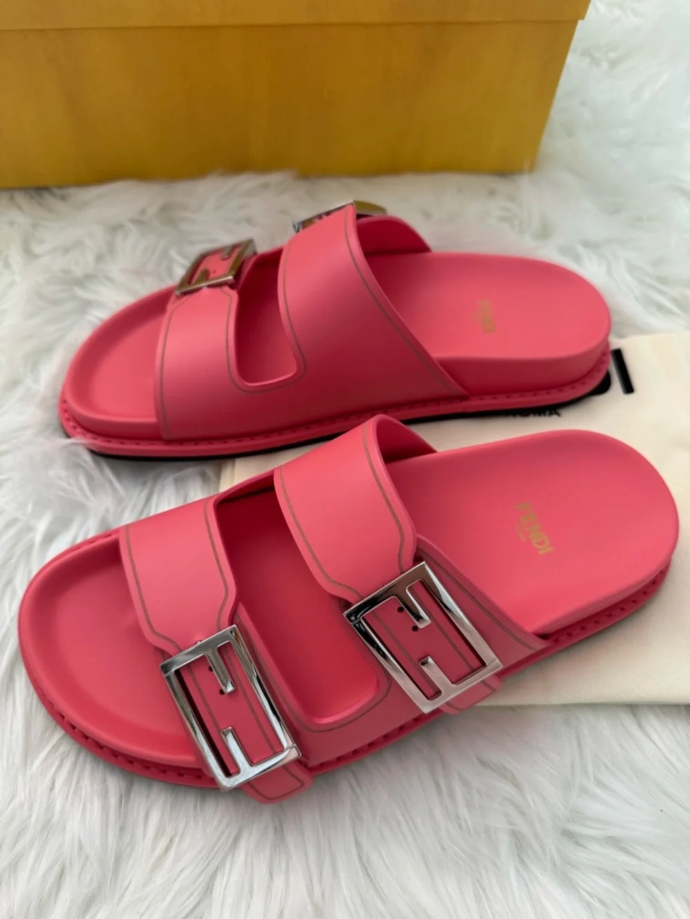 Fendi Feel logo-buckle sandals - Picture 6 of 11